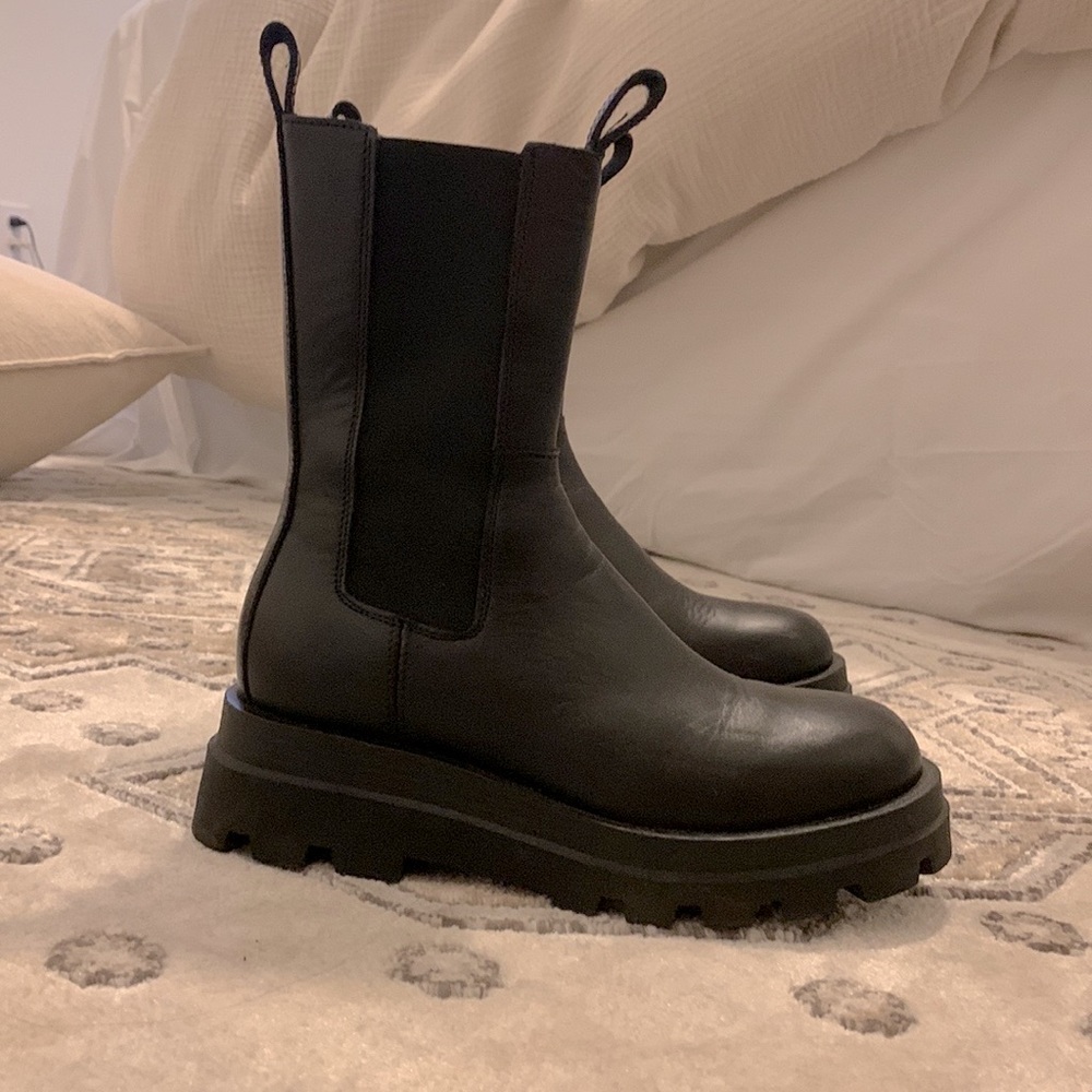 Black Steve Madden boots size 7